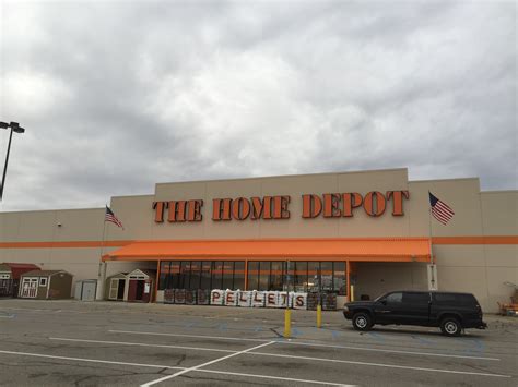 As of 2014, the corporate headquarters of the Home Depot is at the Atlanta Store Support Center on Paces Ferry Road in Atlanta, Ga.. The headquarters reside in an edge city about 1...